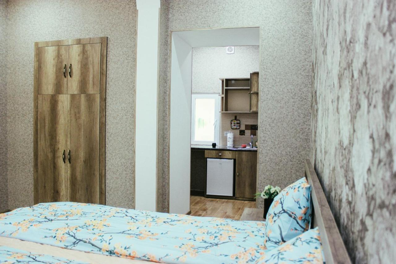 Apartment Izabella Tbilisi Esterno foto